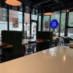 Paris Baguette - Seating