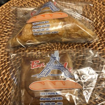 Pho Banh Mi Che Cali - Chicken meat pie (top) pork meat pie (bottom) - Vietnamese Near Me - Pasadena, California Pho Banh Mi Che Cali - Chicken meat pie (top) pork meat pie (bottom) - Vietnamese Near Me - Pasadena, California