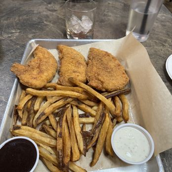Leatherneck Club - Chicken Tenders (more like cutlets!) and fries, with tasty ranch dip and sweet bbq sauce - Pubs Near Me - Las Vegas, Nevada