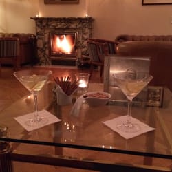 Hotel Schloss Passow - In der Bar wurde für der Kamin angezündet. Wir genießen nun unseren Martini Bianco.
