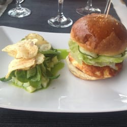 Faro Channelside - Huikeen hyvä haukiburgeri! Suosittelen.