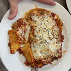 Maola's Pizza and Restaurant - I like big portions and that lasagna was bringing the Pain