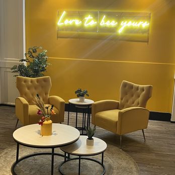 Bubblebee - Decor - Bubble Tea Near Me - Fredericksburg, Virginia