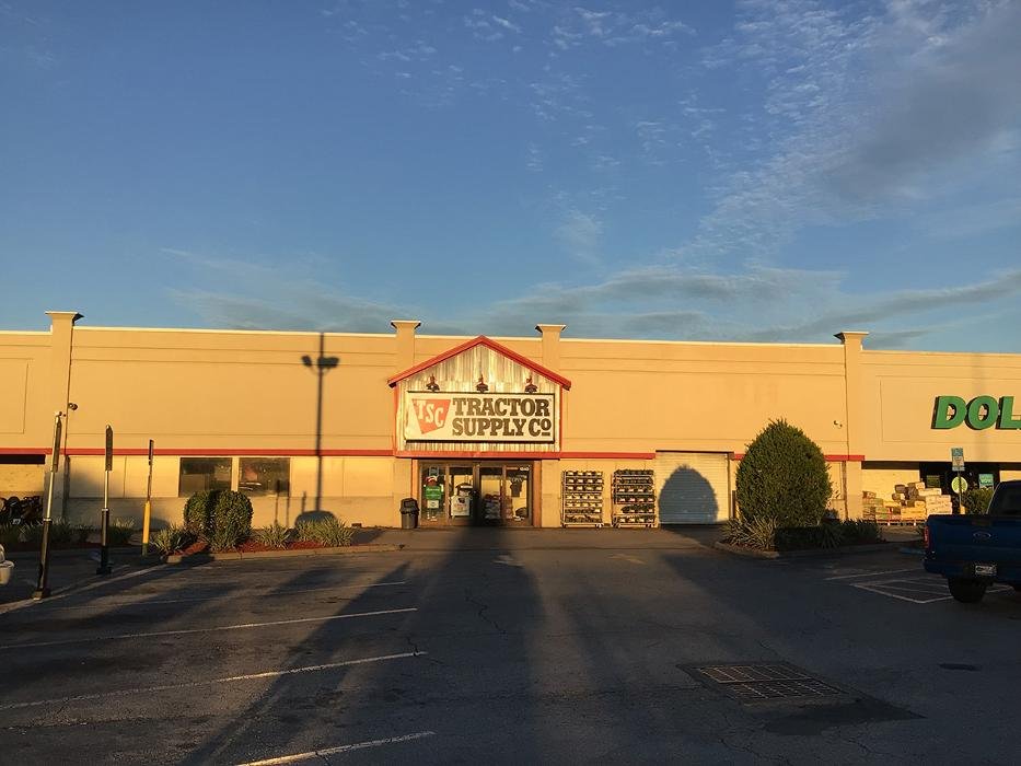 Tractor Supply Image