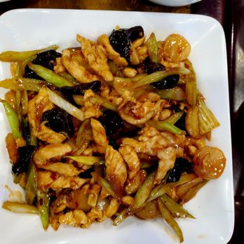 Main Noodle House - Chicken with Garlic Sauce - Chinese Near Me - New York, New York