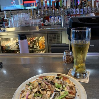 Old Chicago Pizza + Taproom - Thin crust Chicago 7 - Pizza Near Me - Dubuque, Iowa