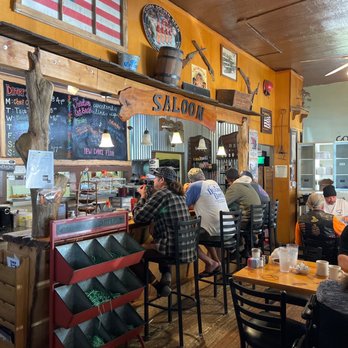 Descanso Junction Restaurant - diners sitting at tables - American Near Me - Descanso, California