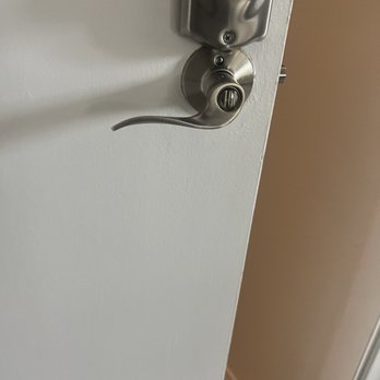 Los Angeles Locksmith 24/7 - Door knob upside down - Keys & Locksmiths Near Me - Los Angeles, California Los Angeles Locksmith 24/7 - Door knob upside down - Keys & Locksmiths Near Me - Los Angeles, California