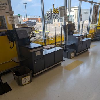 Giant Tiger - Self-checkout kiosks - Department Stores Near Me - Winnipeg, Manitoba