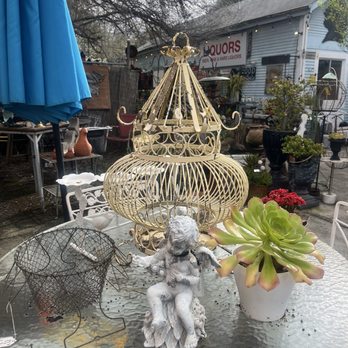 Montebello Road - Outdoor space - Antiques Near Me - Campbell, California
