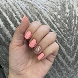 Beautiful no-chip mani by Grace