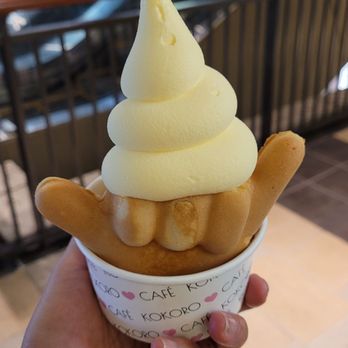 Kokoro Cafe - Pineapple - Desserts Near Me - Honolulu, Hawaii