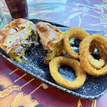 Cheeseburger In Paradise - Burgers Near Me - Honolulu, Hawaii