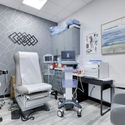 Astra Vein Treatment Center - Modern vein treatment consultation room equipped with medical devices at Astra Vein Vascular in Astoria Queens