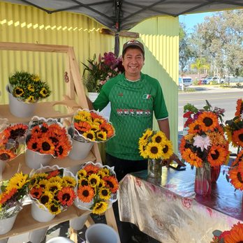 Gonzalez Flowers - Owner Simon Gonzalez with his lovely sunflowers from Valley Center - Florists Near Me - Ramona, California Gonzalez Flowers - Owner Simon Gonzalez with his lovely sunflowers from Valley Center - Florists Near Me - Ramona, California