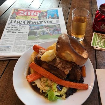 The Golden Lion - Sunday roast at Golden Lion pub: pork belly, veg, roasted potatoes, apple sauce, and Yorkshire pudding all for £10.95. Great bargain. - Pubs Near Me - London, XGL