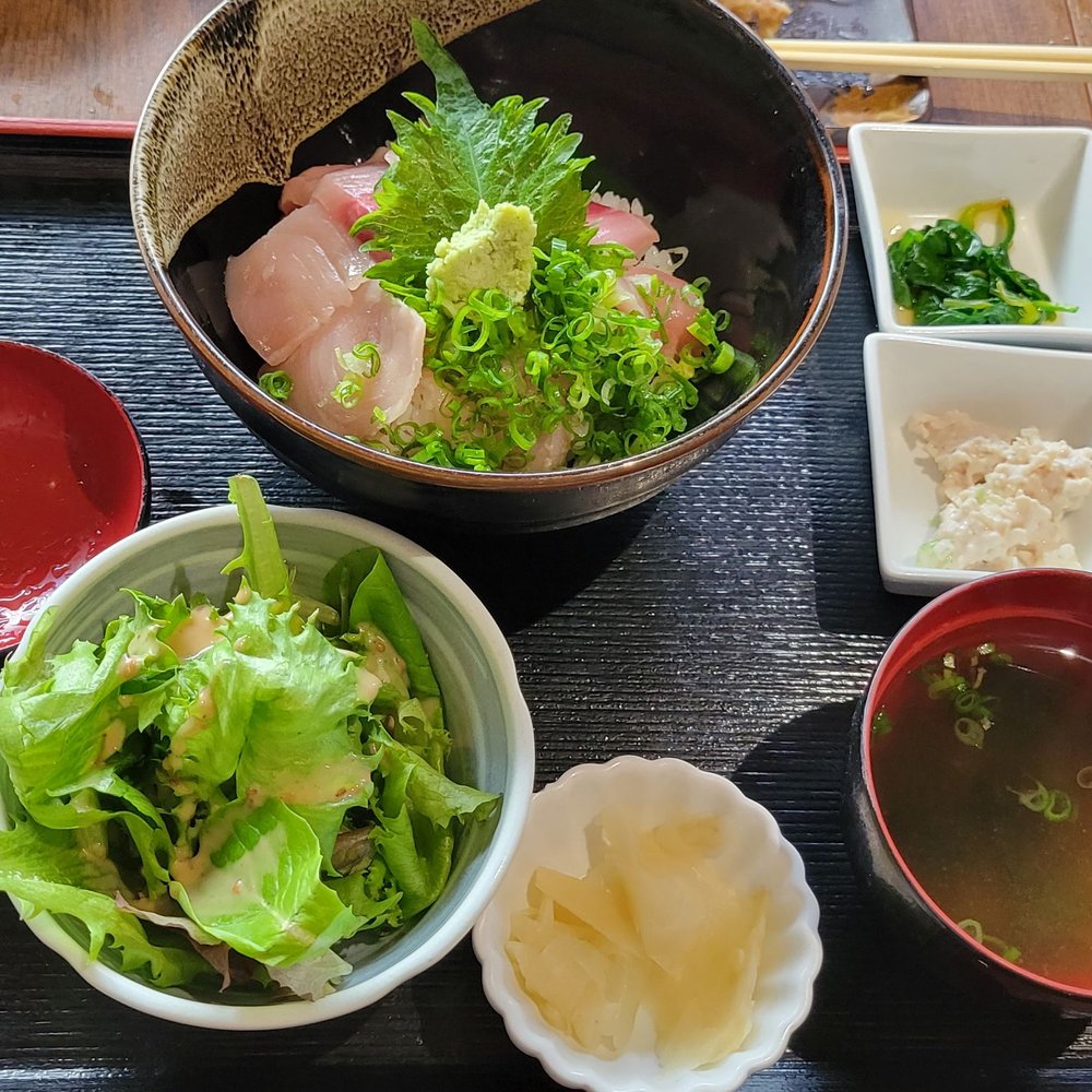 Japanese Restaurant Aki - Lunch special: Yellow tail sashimi over sushi rice - Japanese Near Me - Honolulu, Hawaii Japanese Restaurant Aki - Lunch special: Yellow tail sashimi over sushi rice - Japanese Near Me - Honolulu, Hawaii