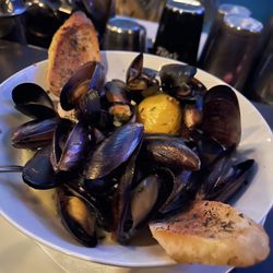 Rust Belt Bar and Grill - Mussels!