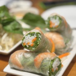 Ribs & Broth - Waikiki - Summer rolls