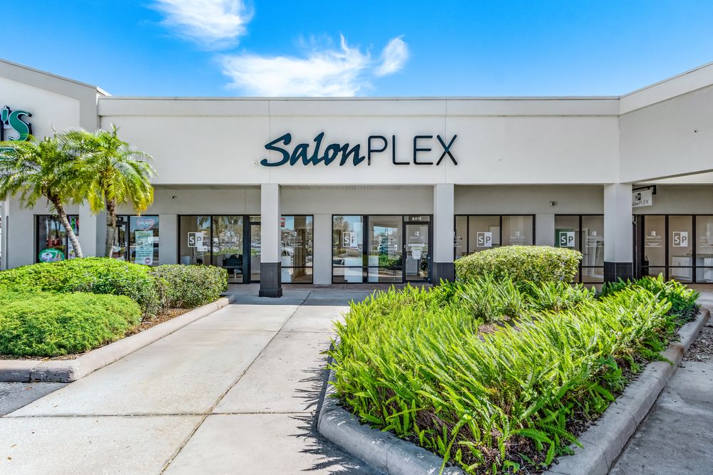 SalonPLEX Suites | Ross Plaza Logo