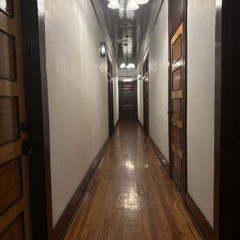 Hotel Defuniak - Upstairs hallway - Hotels Near Me - Defuniak Springs, Florida Hotel Defuniak - Upstairs hallway - Hotels Near Me - Defuniak Springs, Florida