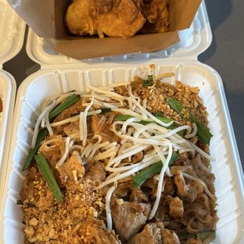 Yanni’s Thai Food - Pad Thai pork with crab puffs. - Thai Near Me - Brush Prairie, Washington Yanni’s Thai Food - Pad Thai pork with crab puffs. - Thai Near Me - Brush Prairie, Washington