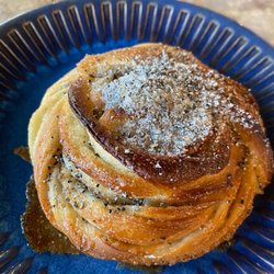St Jakobs Stenugnsbageri - Apple cardamom bun