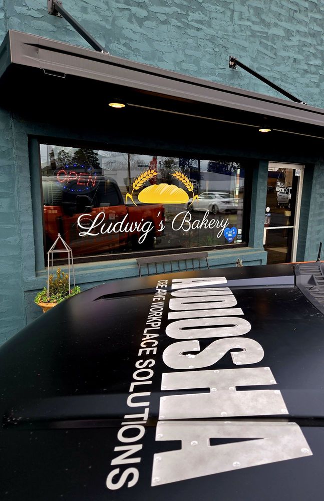 Ludwigs Bakery Logo