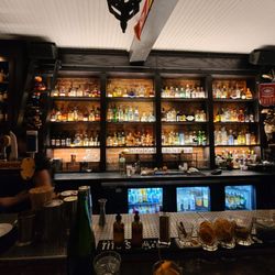 Wolf & Workman - Bar