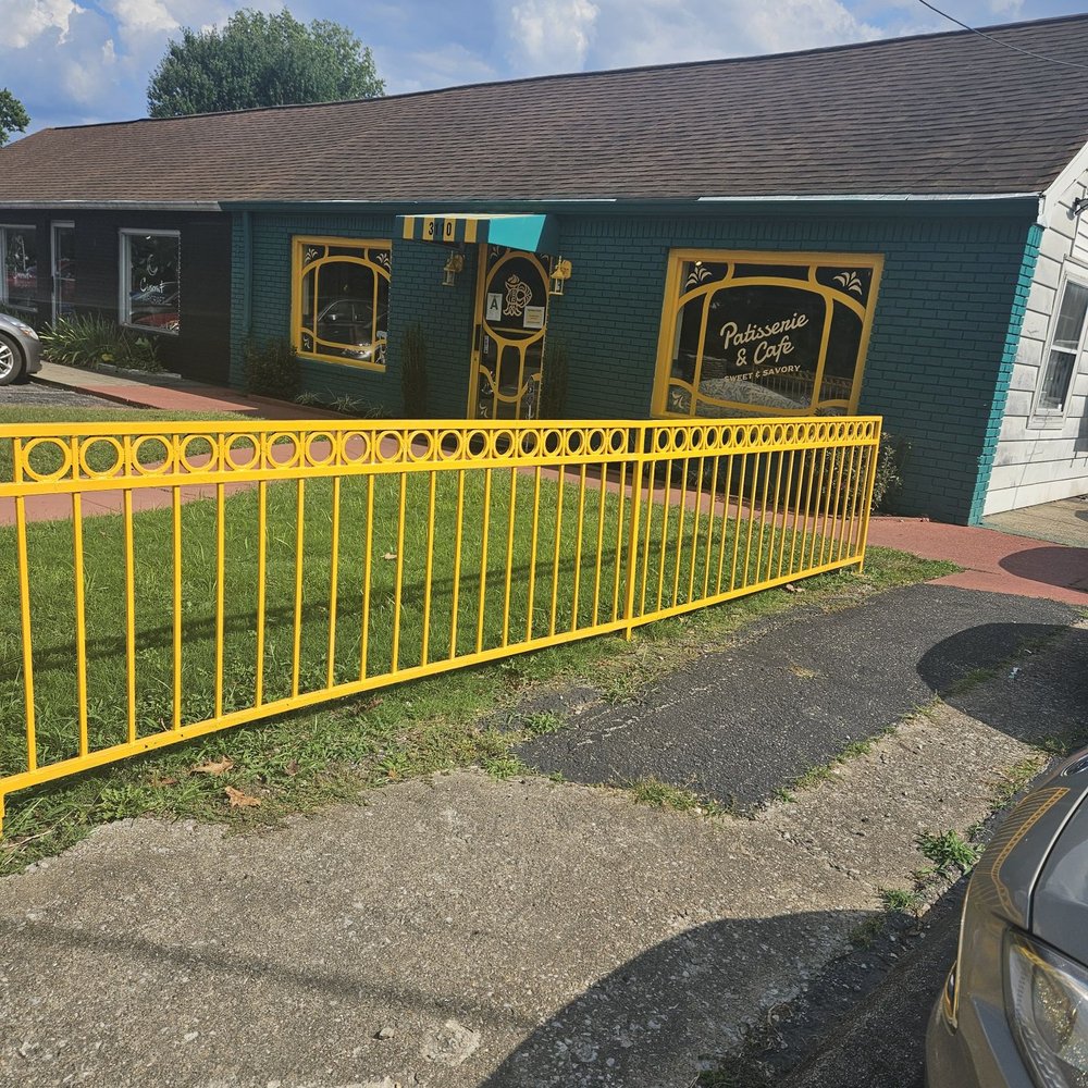 Pinnamell Sweets - Front by the parking - Desserts Near Me - Louisville, Kentucky Pinnamell Sweets - Front by the parking - Desserts Near Me - Louisville, Kentucky
