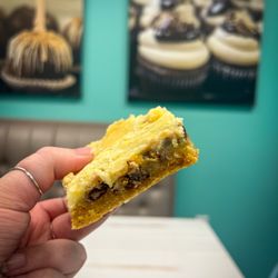 Cupcake Cuties Cafe & Bakery - Chocolate chip gooey bar