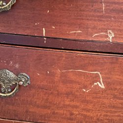 Move It Now - Dresser scratches