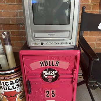 Undisputed Vintage - Used, Vintage & Consignment Near Me - Aurora, Illinois