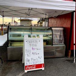 Ahi On da Wharf - They sometimes sell fresh fish by the pound.