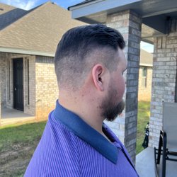 Wayne's Salon - Uneven lines