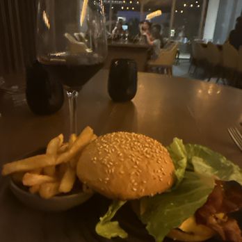 Hunter Steakhouse - Bison burger - Steakhouses Near Me - Cancún, ROO
