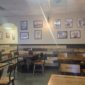Chuck Wagon - Dining area - American Near Me - Myrtle Beach, South Carolina