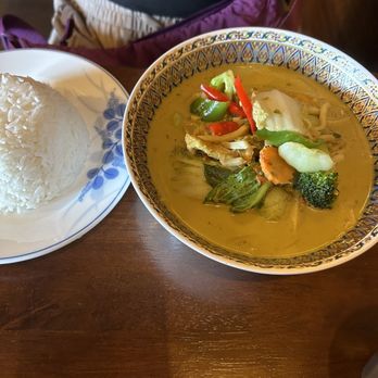 Ayothaya Thai Kitchen - Thai Near Me - Oshawa, Ontario