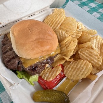 Bullys Burgers - 8oz burger - New American Near Me - Kula, Hawaii