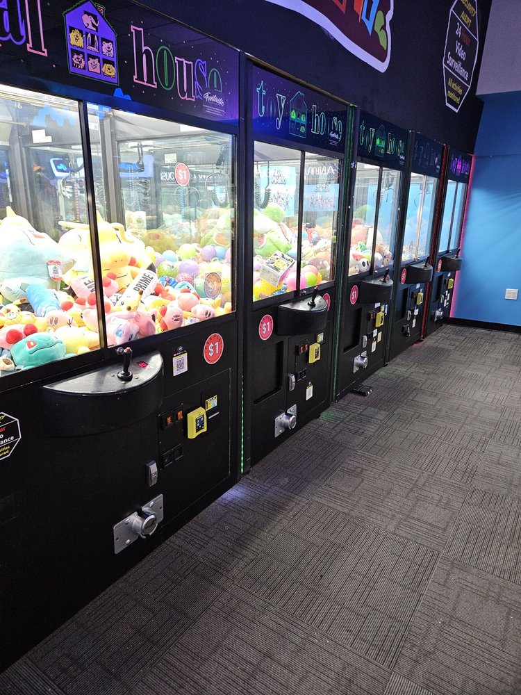 CLAW CITY Updated August 2024 917 Lloyd Ctr, Portland, Oregon