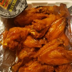Salvatore's Old Fashioned Pizzeria - 10 hot buffalo wings
