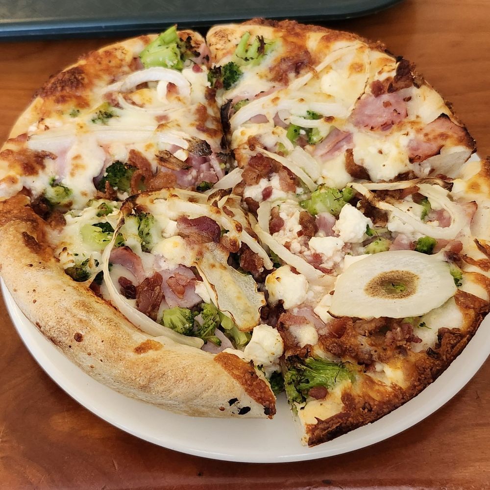 Pizza Chef - Mini kostas - Pizza Near Me - Windsor, Vermont Pizza Chef - Mini kostas - Pizza Near Me - Windsor, Vermont