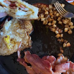 Bacon and eggs and hashbrowns with toast Bacon and eggs and hashbrowns with toast