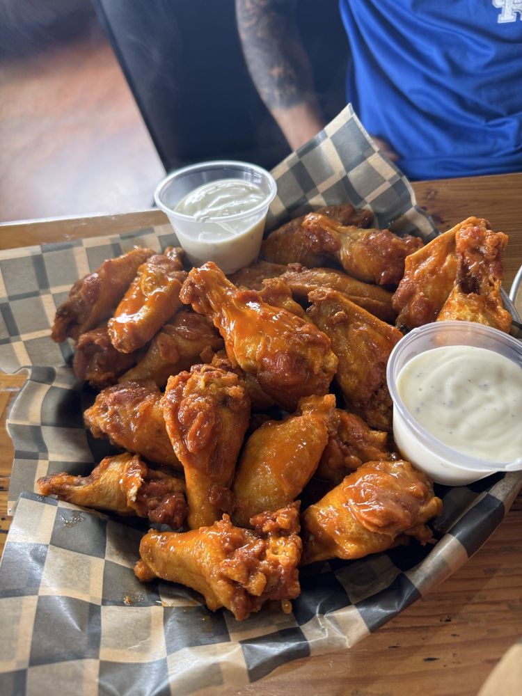 Food from Wings Pizza N Things