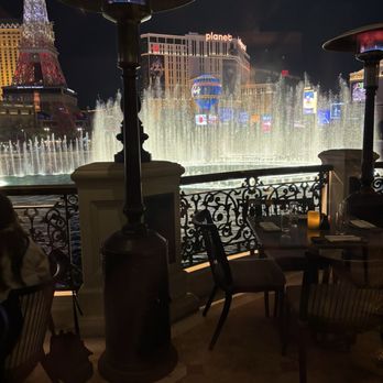 Sadelle's - Fountains outside of Yellowtail restaurant - Breakfast & Brunch Near Me - Las Vegas, Nevada