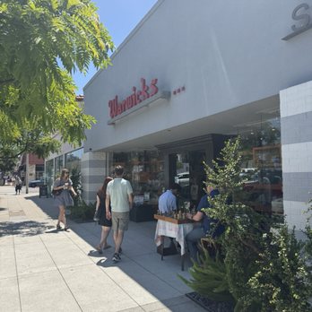 Warwick's - Storefront - Cards & Stationery Near Me - La Jolla, California