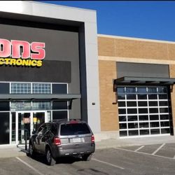Visions Electronics - Front entrance of the visions store
