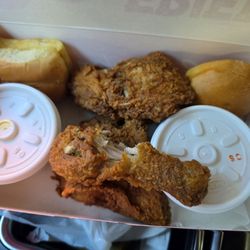 Go-Chicken-Go - 3 piece basket with coleslaw and mashed potatoes and gravy. The meal does come with 2 butter rolls.