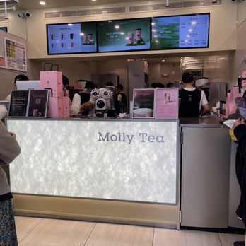 Molly Tea - View of counter and production area - Bubble Tea Near Me - Flushing, New York Molly Tea - View of counter and production area - Bubble Tea Near Me - Flushing, New York