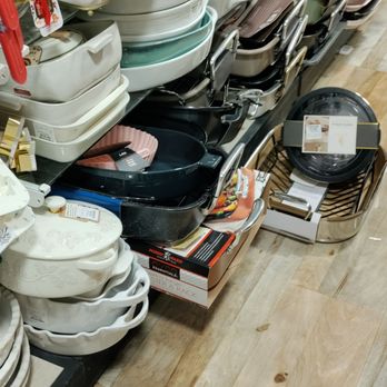 HomeGoods - Very cluttered - Department Stores Near Me - Lynnwood, Washington